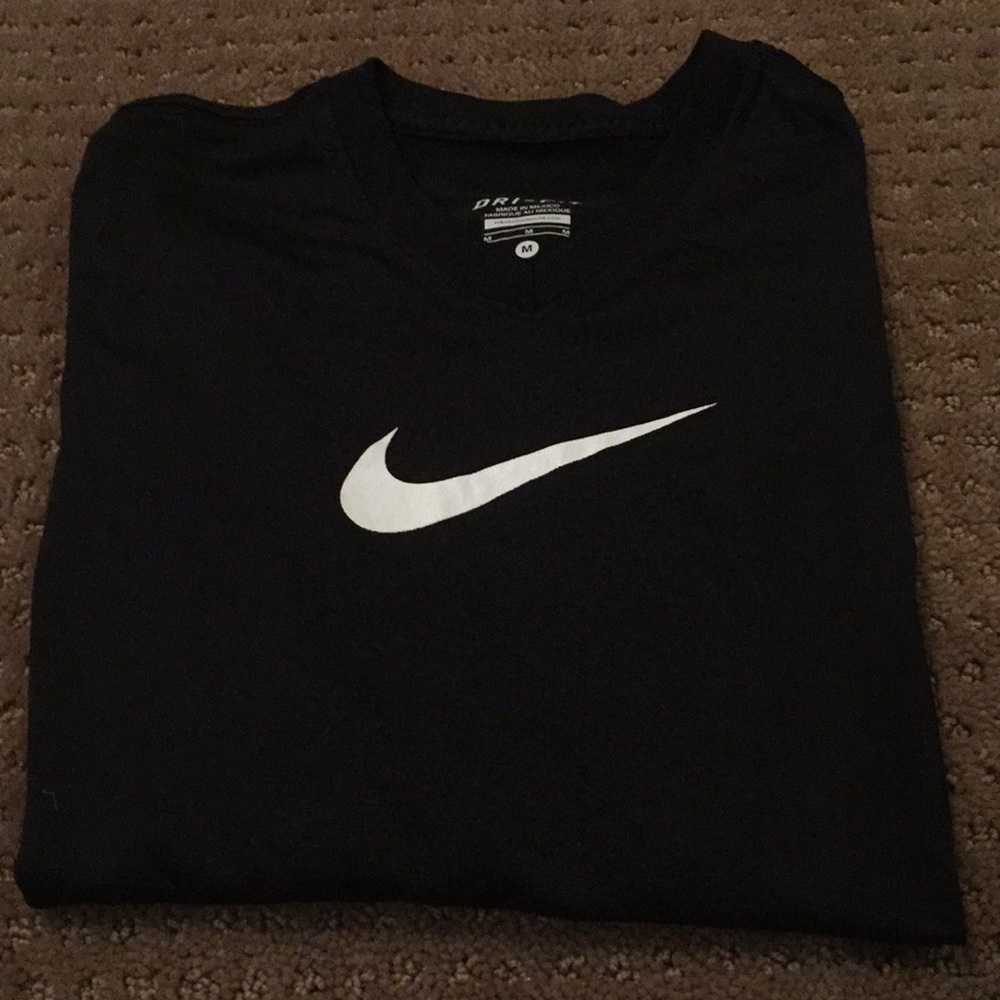 Nike girls long sleeve t-shirt